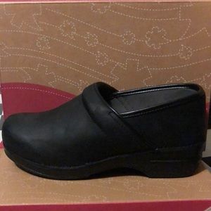 NIB Dansko XP Professional black oiled leather clogs Sz 40